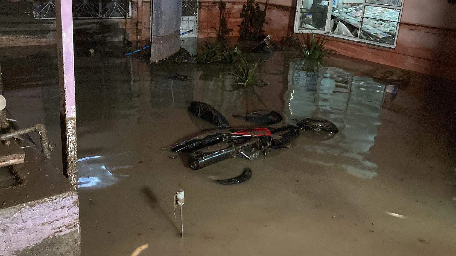 Torrenciales lluvias dejan severas inundaciones en zonas Norte y Oriente del Edomex